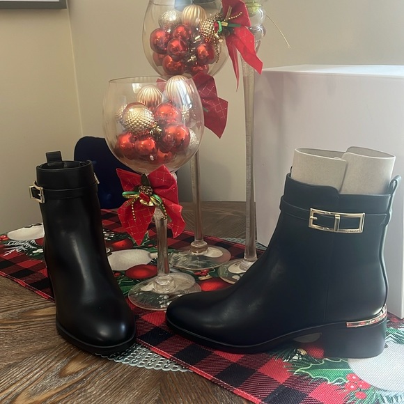 Selleing Brand New Calvin Klein Boots in the box - Picture 2 of 11